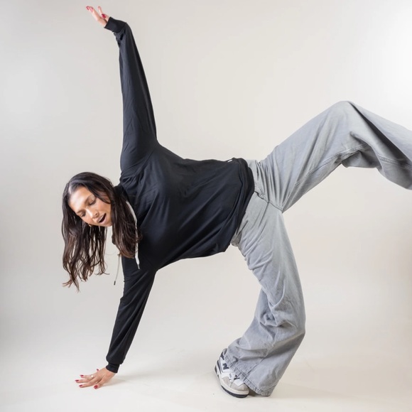 Feat Womens BlanketBlend Move Hoodie. - Picture 6 of 14